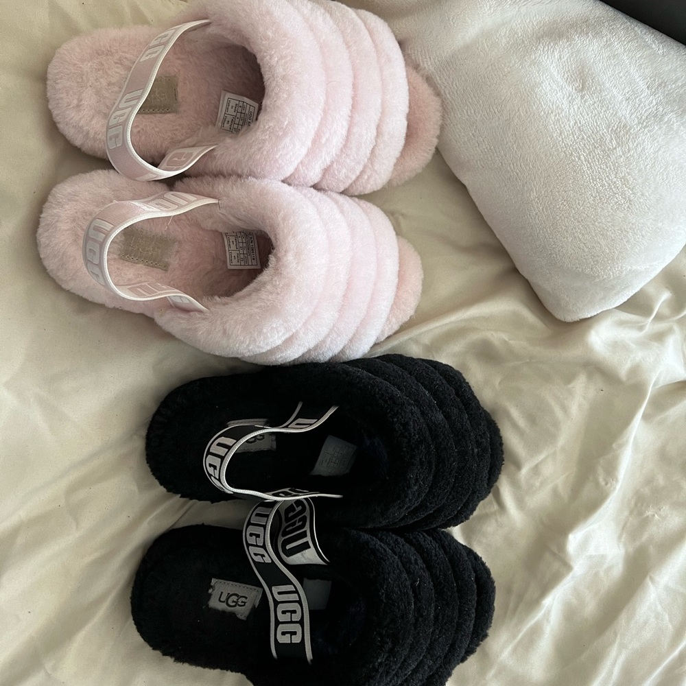 UGG SLIPPERS